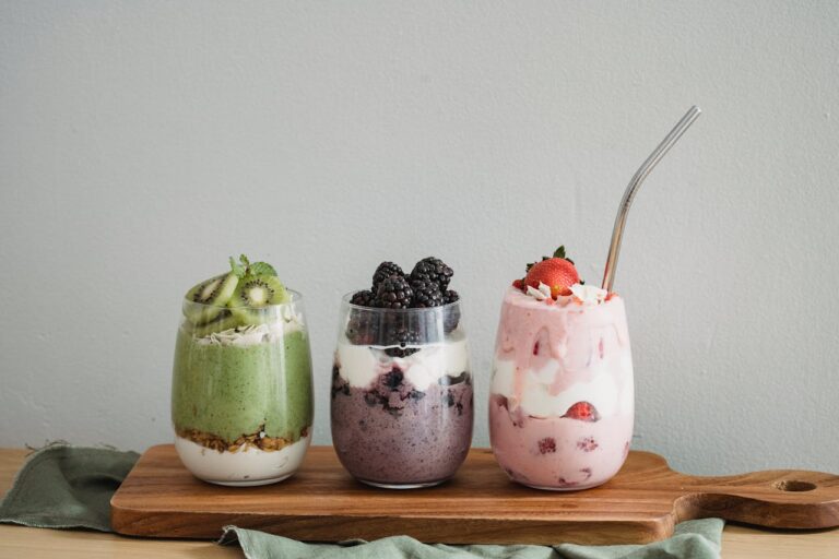 Three colorful plant-based smoothies to lose weight naturally with berries, kiwi, and coconut — healthy breakfast idea.